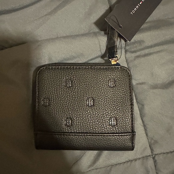 Tommy Hilfiger Black Wallet - Picture 3 of 3